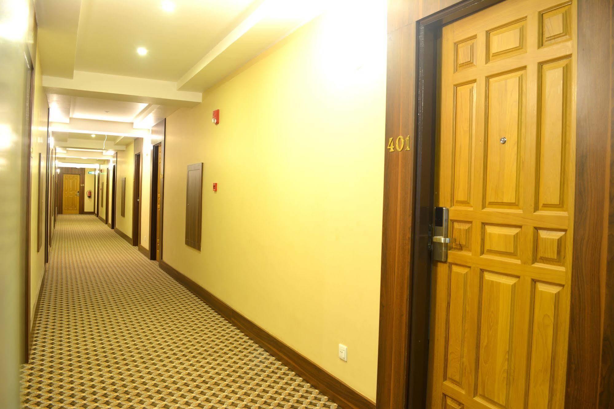 โรงแรมซิลเวอร์ กรีน 3*